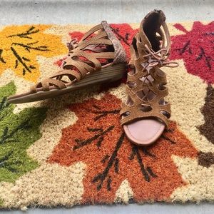 Minnetonka Strappy Sandals!